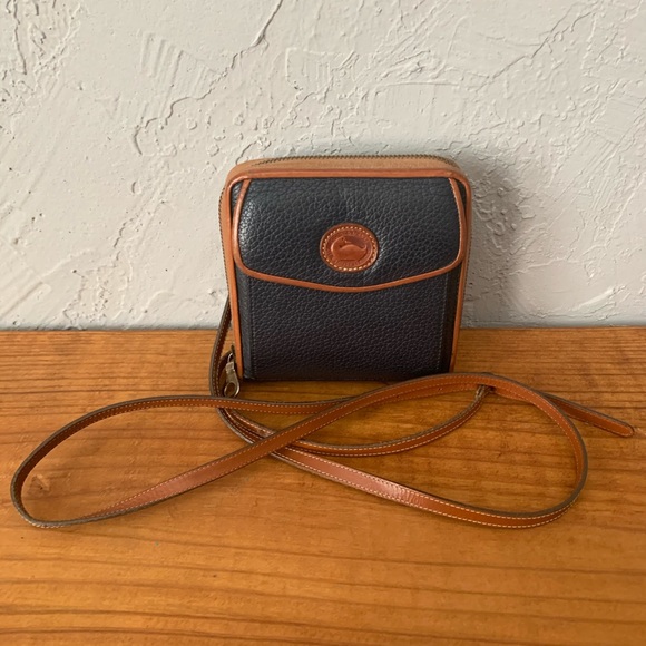 Dooney & Bourke Handbags - Authentic Dooney & Bourke Vintage Small Bag